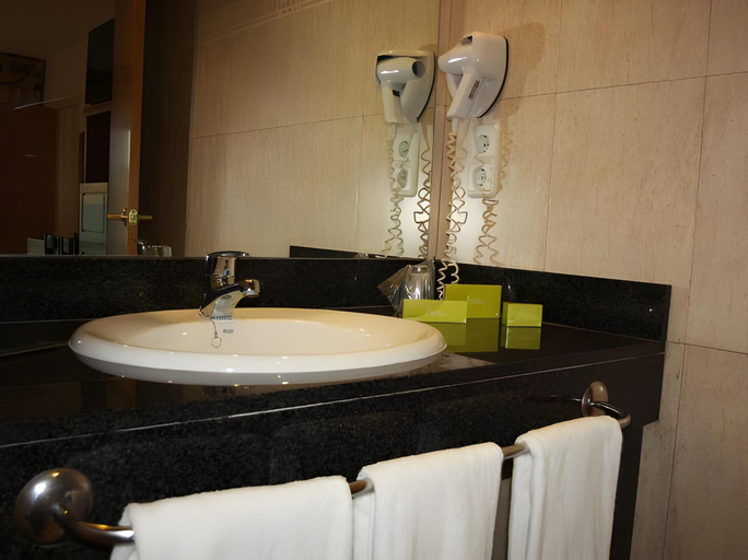 Bathroom 4, Hotel Canada Palace, Tarragona