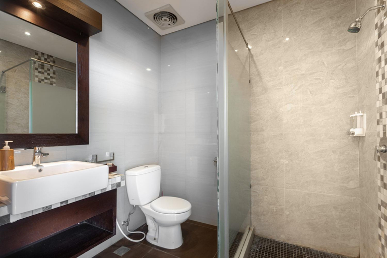 Bathroom 3, Mayasari House, Badung