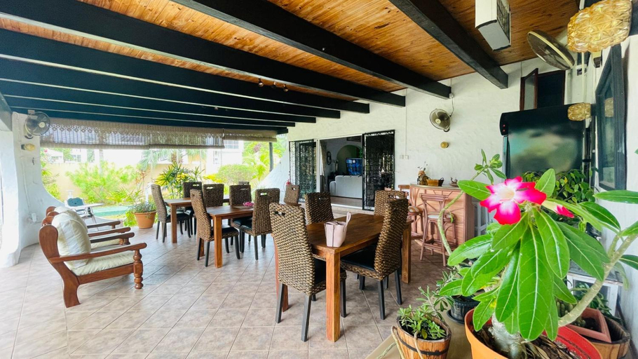 Food & Drinks 5, Villa Caballero Luxury Chalets