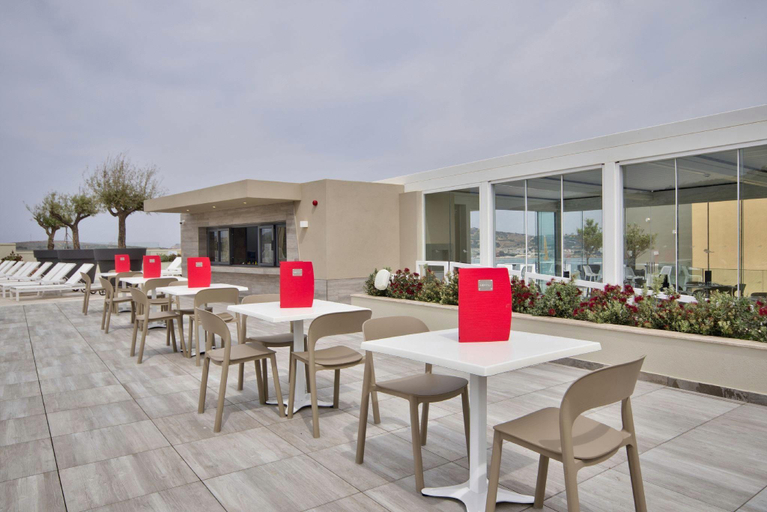 Food & Drinks 5, Luna Holiday Complex