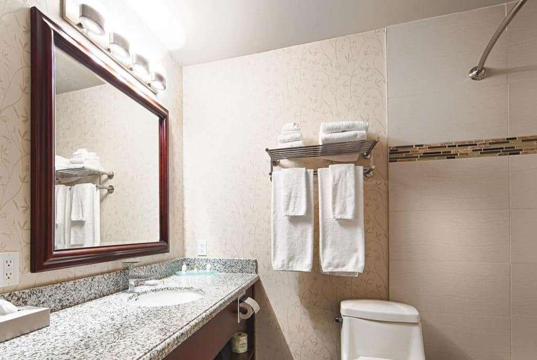 Bathroom 4, Days Inn by Wyndham Redwater, Division No. 11