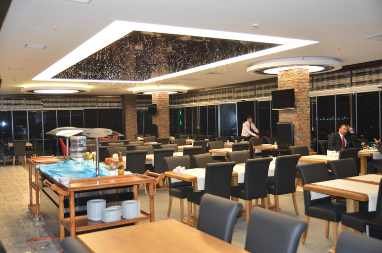 Food & Drinks 3, Grand Hotel Van, Merkez
