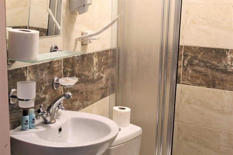 Bathroom 3, Divas Silver, Fatih