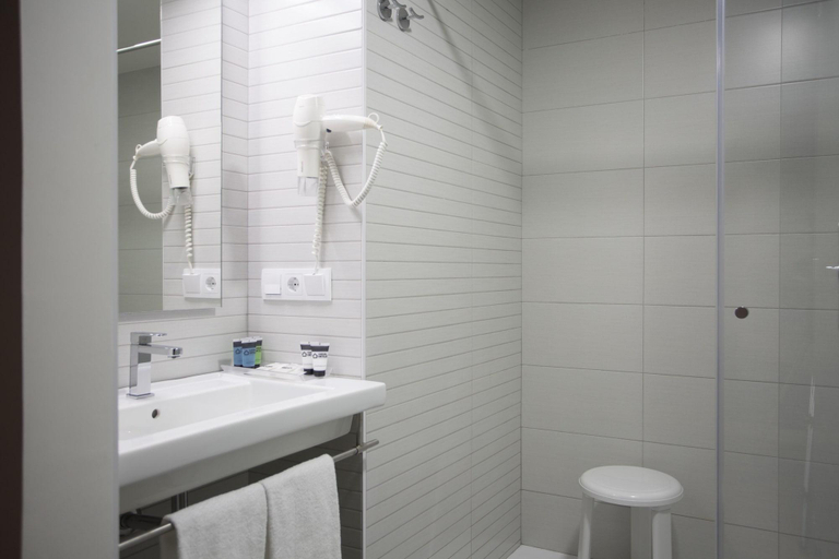 Bathroom 4, Casual de las Olas San Sebastian, Guipúzcoa
