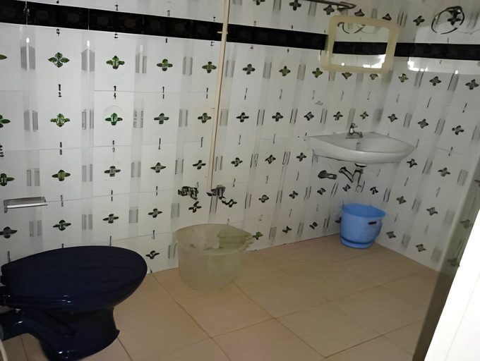Bathroom, Nakshathra Inn, Idukki