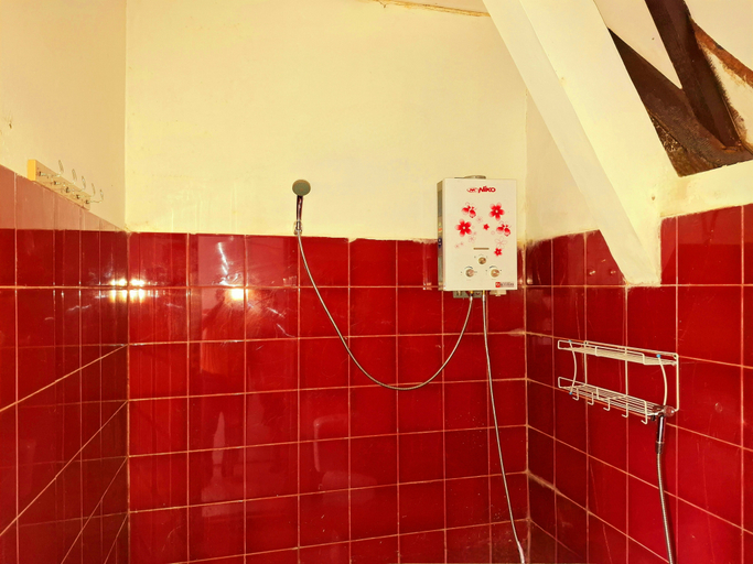 Bathroom 5, Vila Aubrey Ciwidey, Bandung