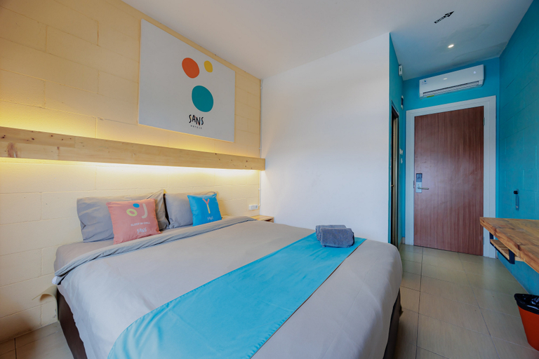 Sans Hotel Roxy Jakarta Room Type - Superior Room with Window