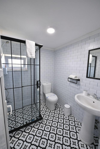 Bathroom 4, Nilhan Otel, Burhaniye
