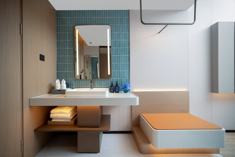 Bathroom 3, Holiday Inn Express Shanghai on The Bund, Shanghai