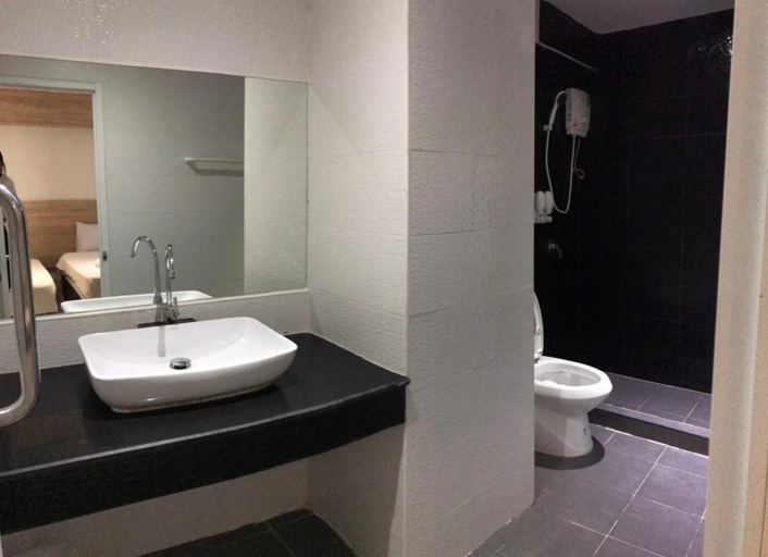 Bathroom, Beach Garden Hotel, St Julian's