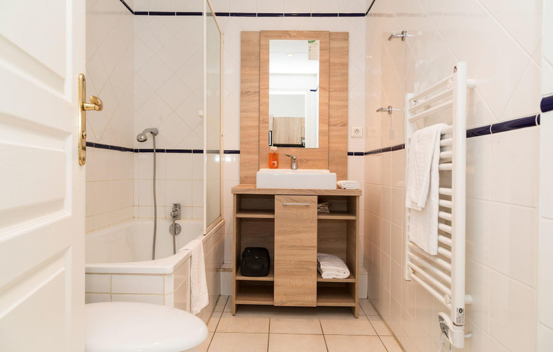 Bathroom 4, Residence Odalys Valentin plage, Loire-Atlantique