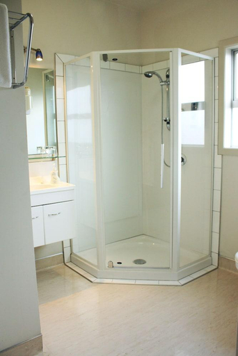 Bathroom 3, Hawera Central Motor Lodge, South Taranaki