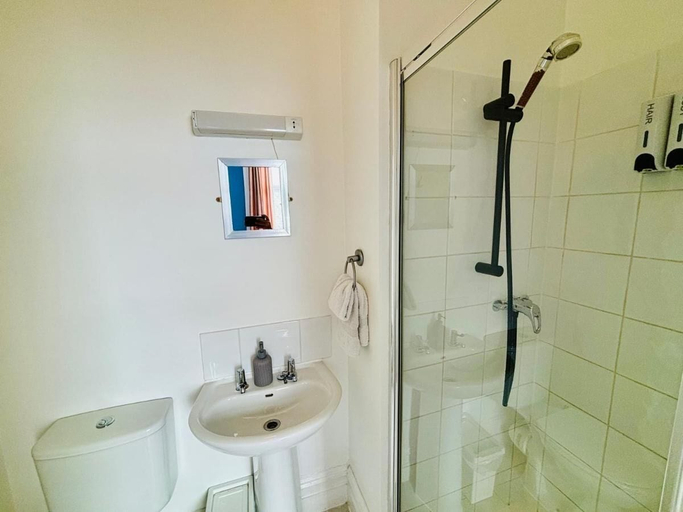 Bathroom 5, Le Papillon Hotel Blackpool, Blackpool