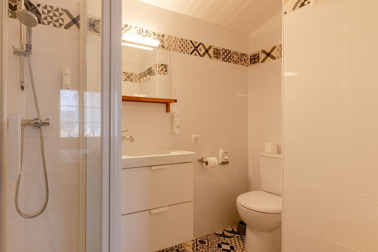 Bathroom 3, Hotel Le Square, Charente-Maritime