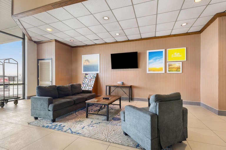 Public Area 2, Days Inn by Wyndham Madisonville, Hopkins