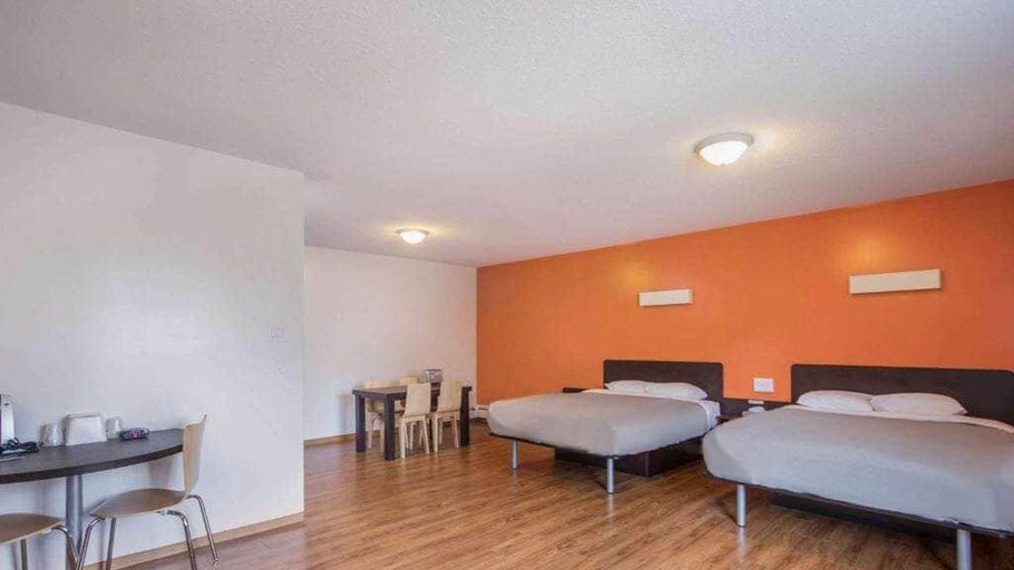 Others 4, Motel Bo Camrose, Division No. 10