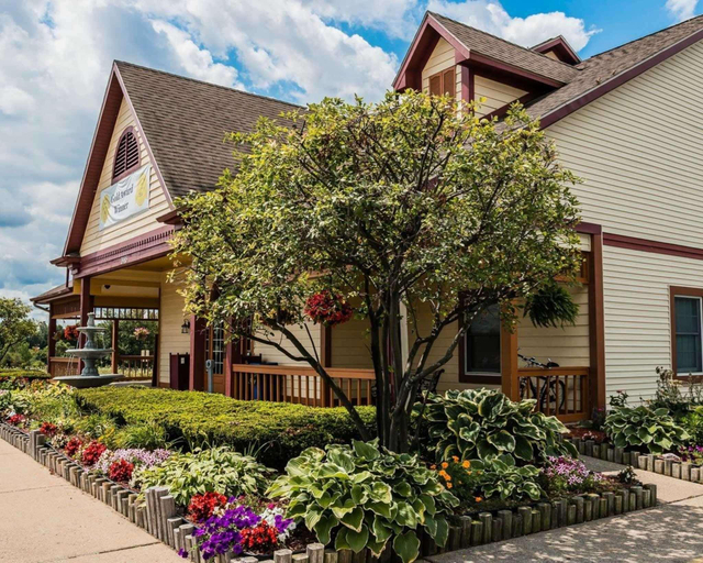 Exterior & Views 2, Econo Lodge & Suites Grand Rapids Airport, Kent