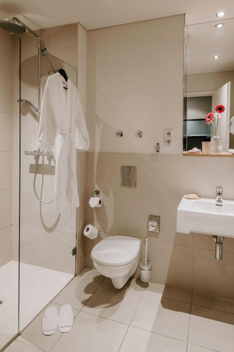 Bathroom 5, TOWNHOUSE Berlin, Berlin