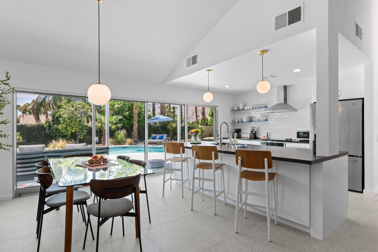 Dining 5, Kaptur Palms, Riverside