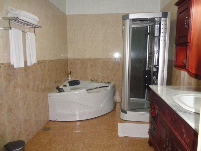 Bathroom 4, Centauria Hill Resort, Ratnapura