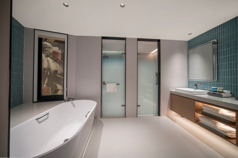 Bathroom 2, Holiday Inn Express Shanghai on The Bund, Shanghai