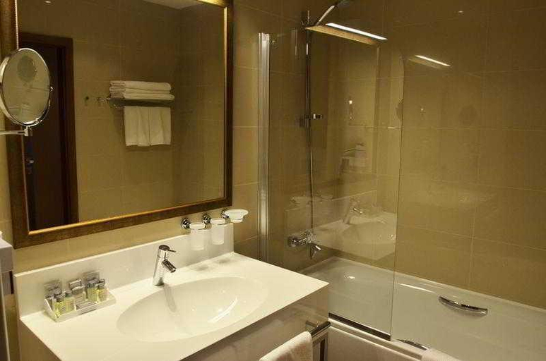 Bathroom 4, Victoria & SPA Minsk, Minsk