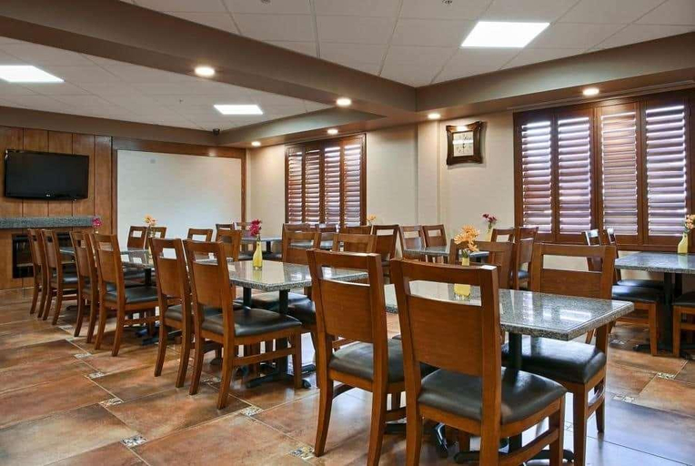 Food & Drinks 5, Days Inn By Wyndham Redwater, Division No. 11
