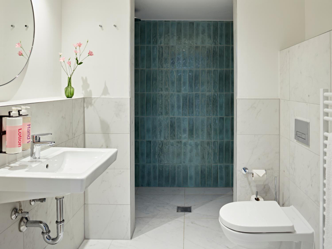 Bathroom 5, Numa Berlin Checkpoint Charlie, Berlin