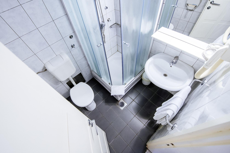 Bathroom 4, Zaton Holiday Resort Apartments, Nin