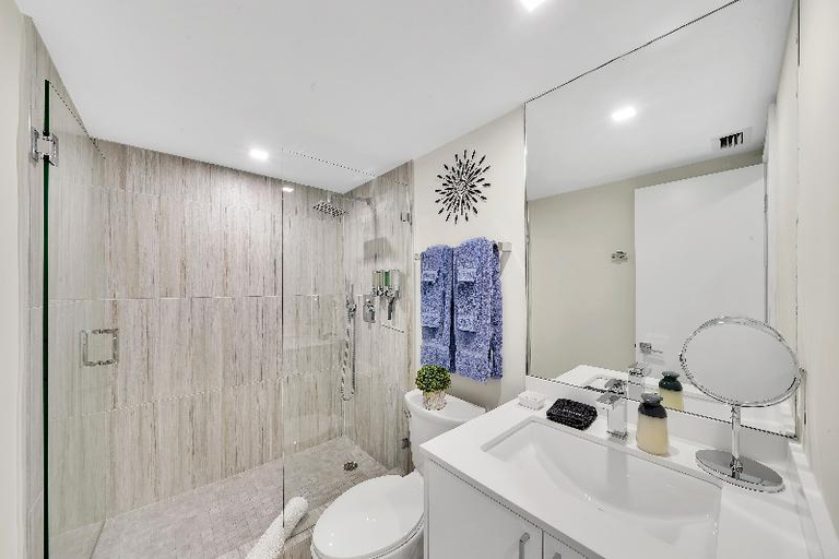 Bathroom 5, The Elmar Boutique Hotel, Broward