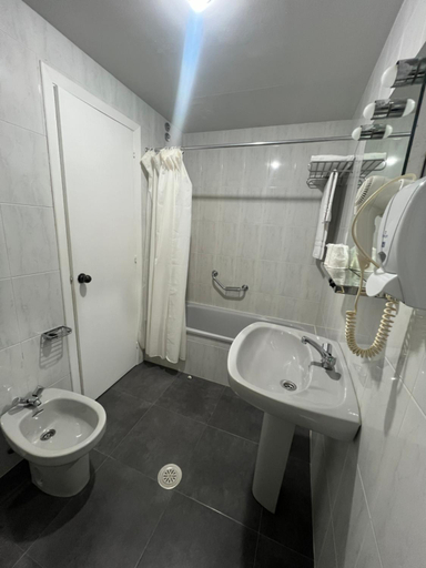 Bathroom 5, Alda Ribeira, A Coruña