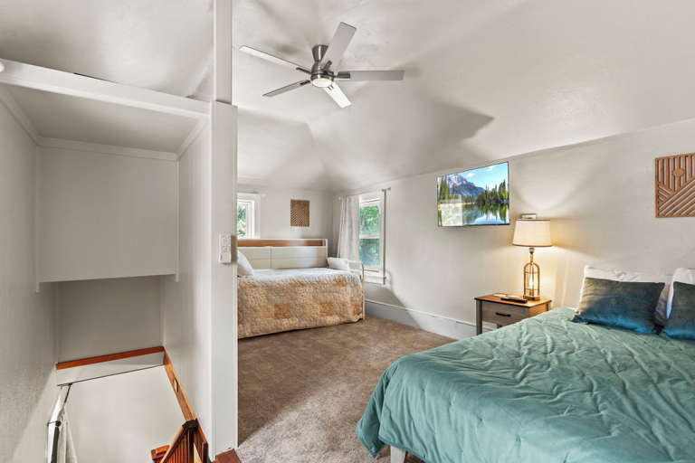 Room 2, Timber Lodge Cabins 32, El Paso