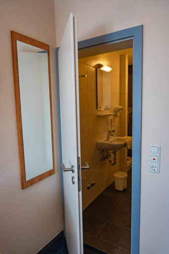 Bathroom 4, Hotel - Gasthof Zur Rose, Ravensburg