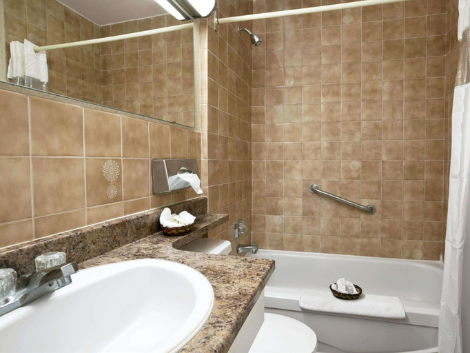 Bathroom 4, Motel 6 Cornwall, ON, Stormont, Dundas and Glengarry