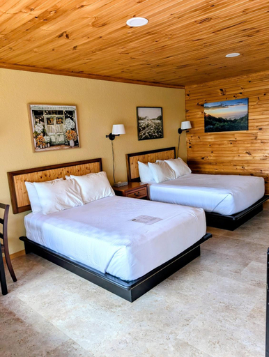 Bedroom 2, Saluda Mountain Lodge, Polk