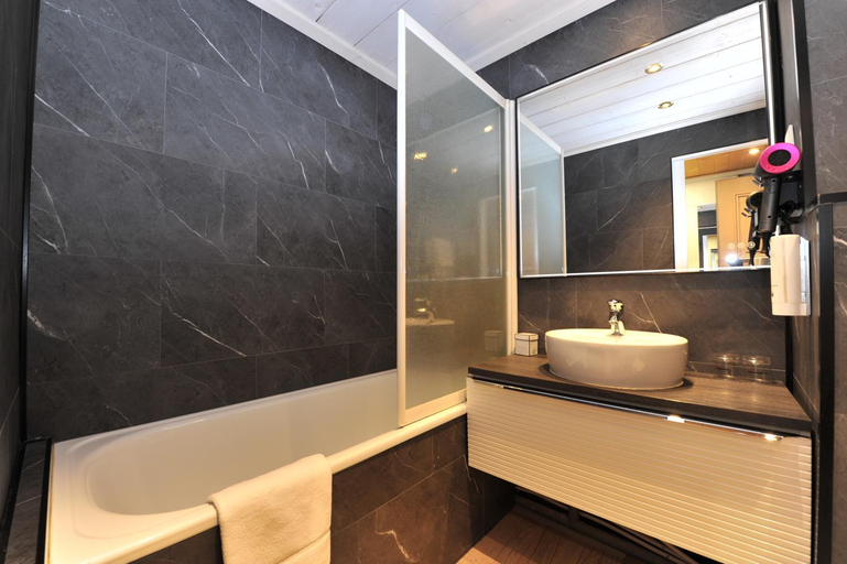 Bathroom 4, Chalet Hôtel La Chemenaz, Hotel Chalet de Tradition, Haute-Savoie
