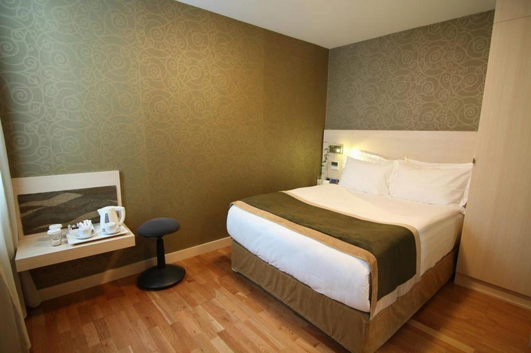 Bedroom 3, Troya Hotel, Beyoğlu