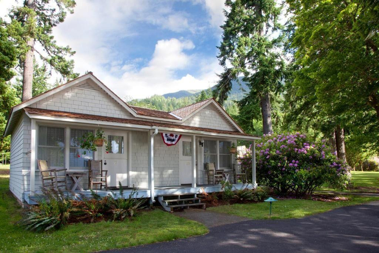 Exterior & Views, Lake Crescent Lodge, Clallam