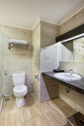 Bathroom 5, RISS HOTEL MALIOBORO, Yogyakarta