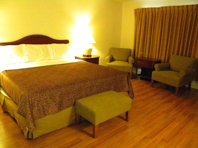 Bedroom 2, Fairway Inn by the Falls, Niagara