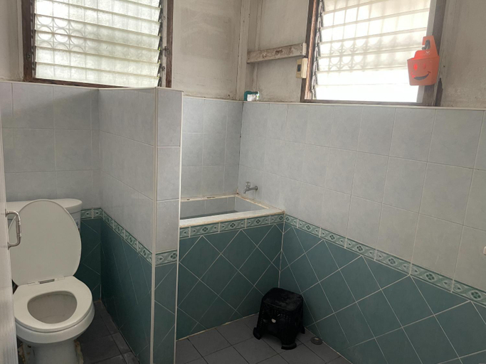 Bathroom 4, Home Rama 4 near BTS Thong Lor, Khlong Toey