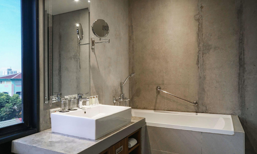 Bathroom 5, B Hotel Quezon City, Quezon City