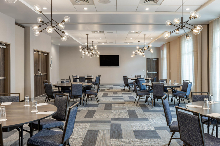Food & Drinks 5, DoubleTree by Hilton Summerville Nexton, Berkeley