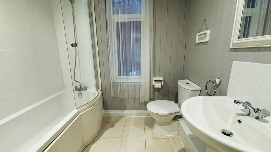 Bathroom 4, Le Papillon Hotel Blackpool, Blackpool
