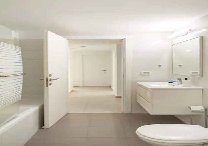 Bathroom 2, Fresh 3BR APT 32 Floor See View Tower