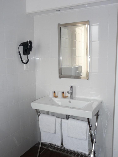 Bathroom 3, Hotel de Flore, Var