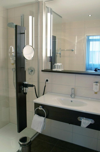 Bathroom 5, Hotel Schwanen Stuttgart Airport/Messe, Esslingen