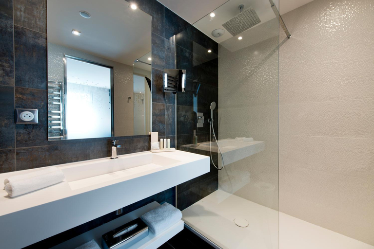 Bathroom 5, Golden Tulip Sophia Antipolis, Alpes-Maritimes