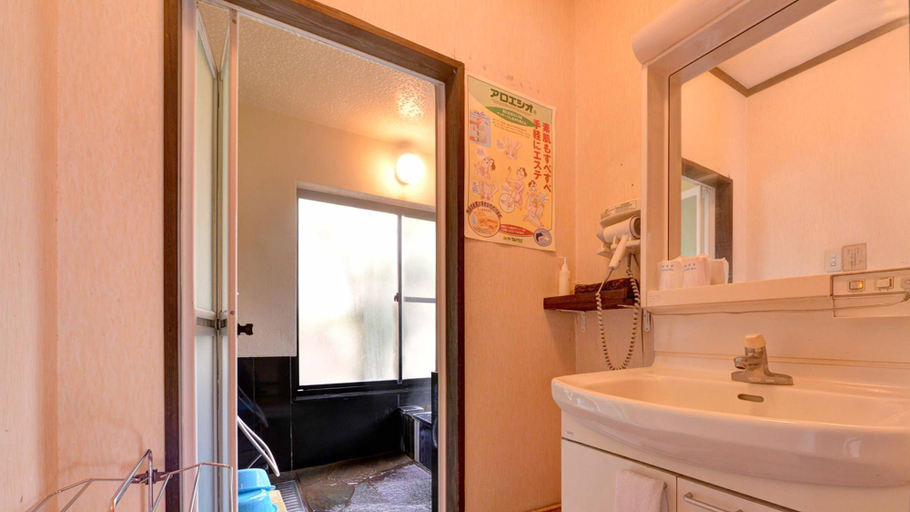 Bathroom, Minshuku Mizuwakemura, Kokonoe