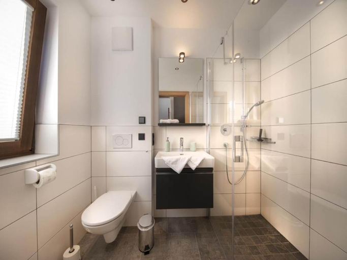 Bathroom 4, Luxury Chalet with Ski Access, Zell am See